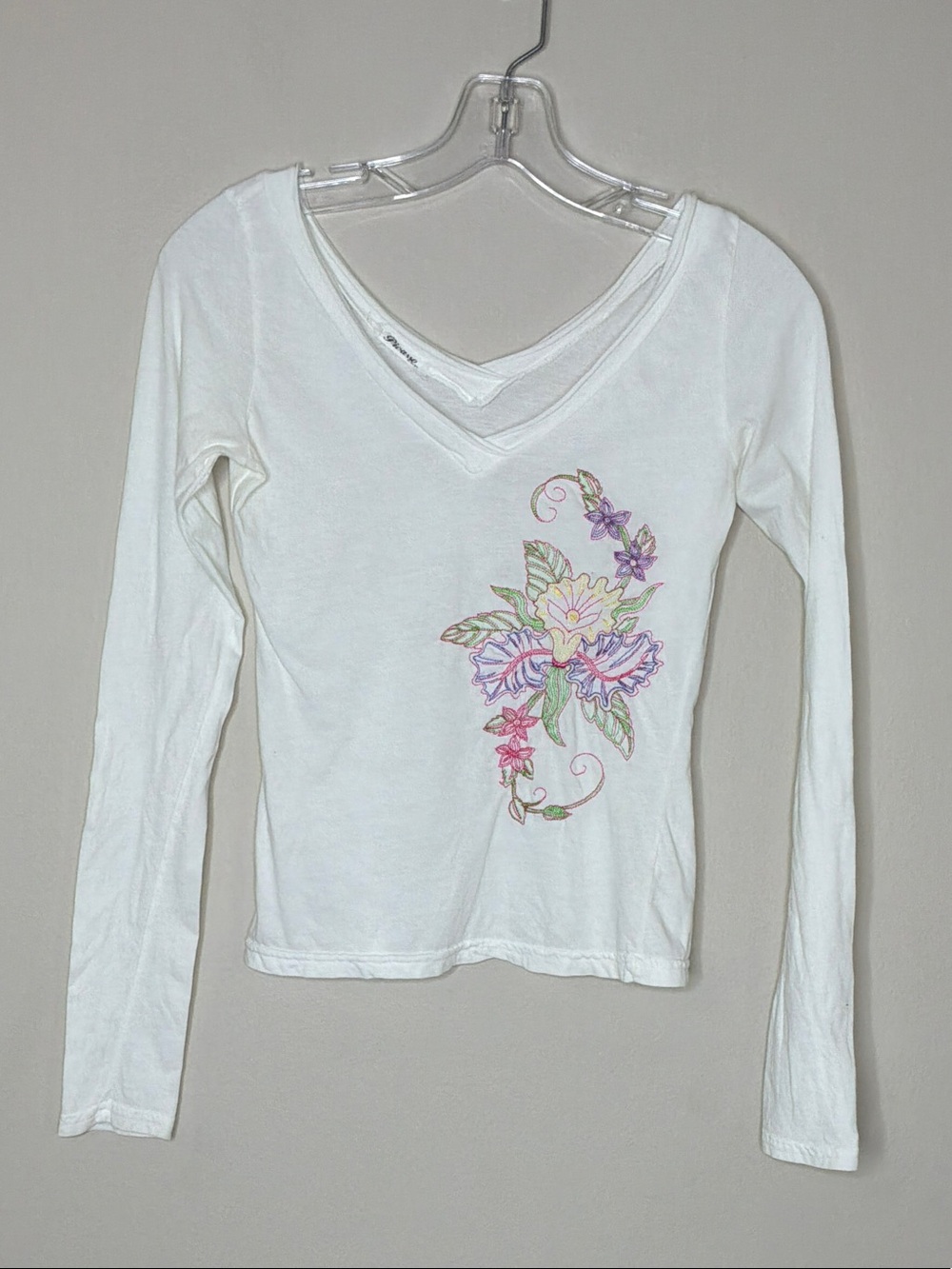 Women's Picasso White V-Neck Long Sleeve Tee with Floral Embroidery
